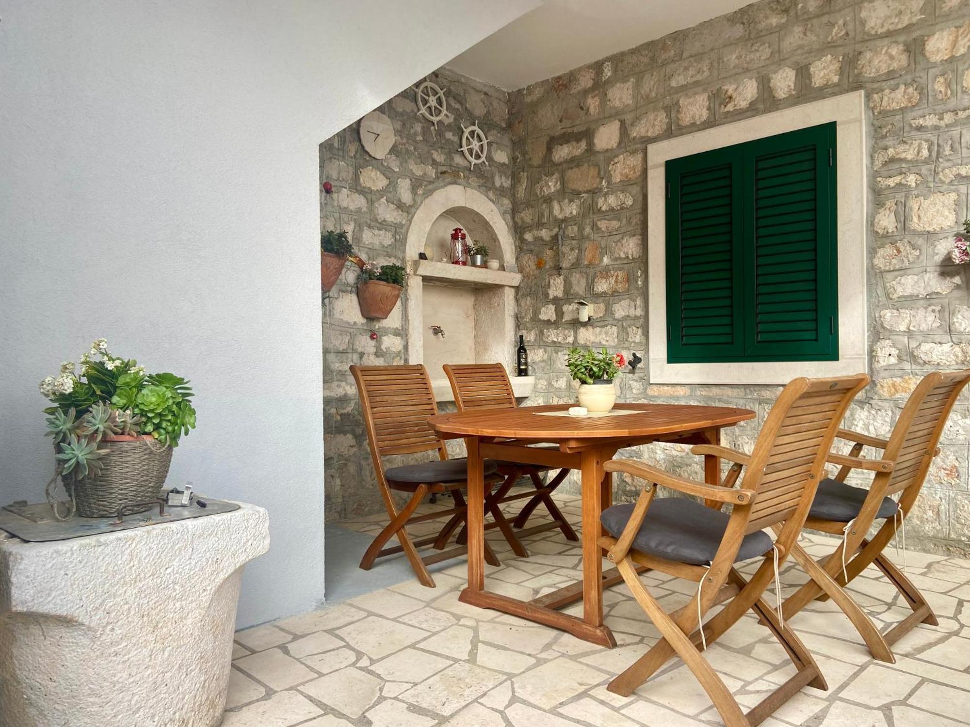Apartment Simon - Old Stone Charm, Central Bol Life Exterior foto