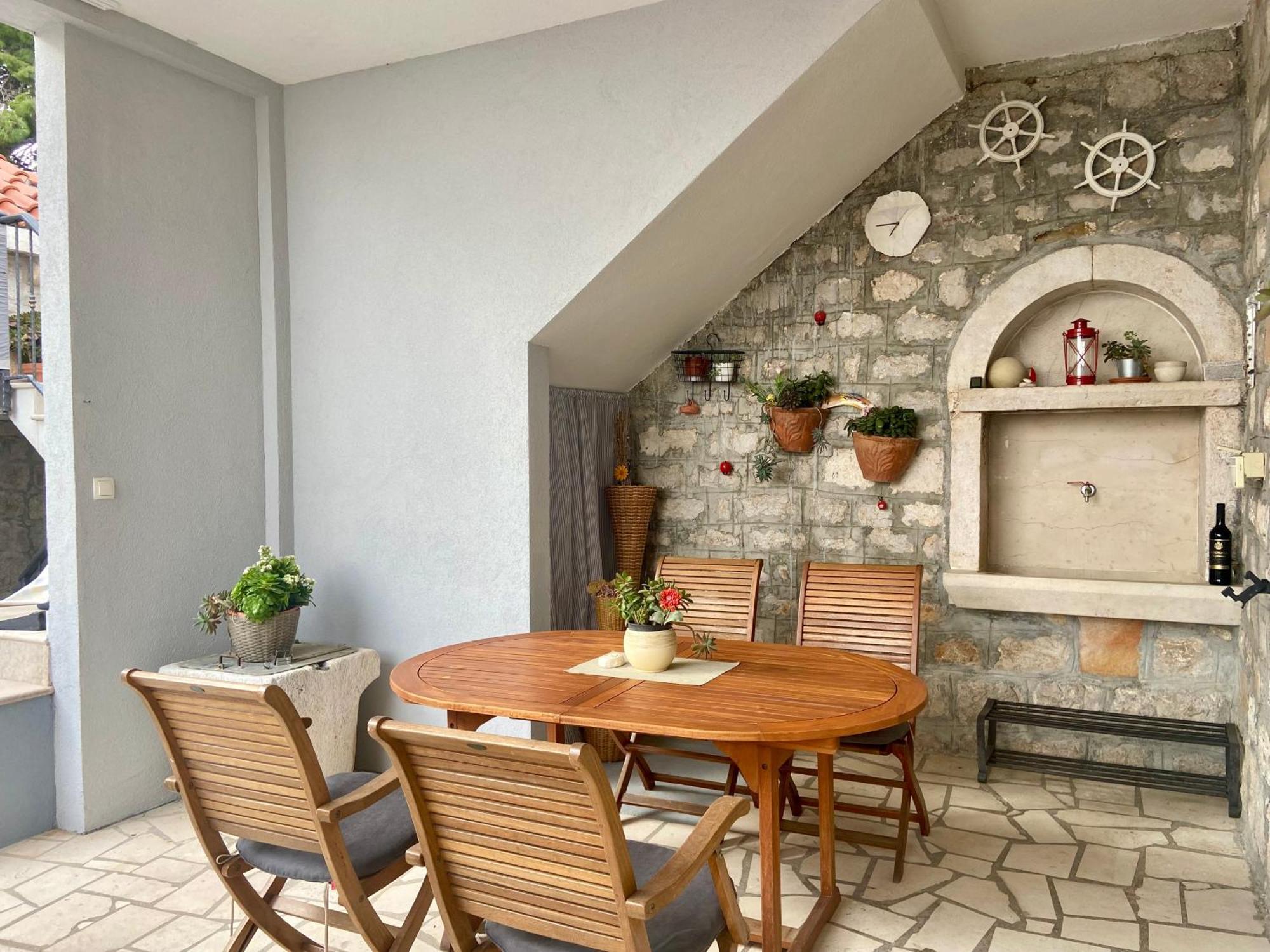 Apartment Simon - Old Stone Charm, Central Bol Life Exterior foto